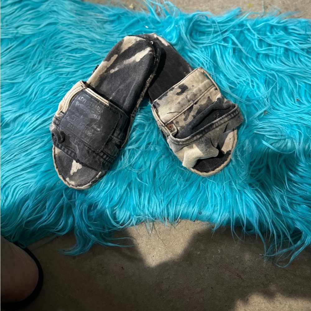 Customized Tye dye Black and Cream Levi slides - Picture 3 of 4